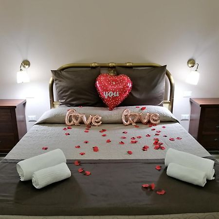 Le Suite Del Teatro Cucinino Privato Taranto Room photo