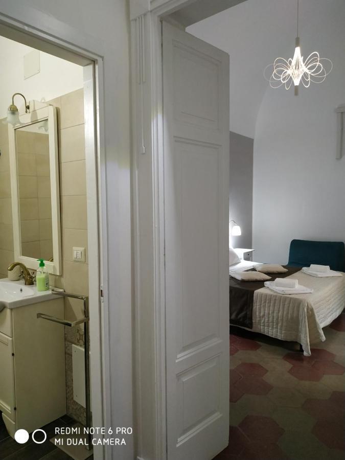 Le Suite Del Teatro Cucinino Privato Taranto Exterior photo