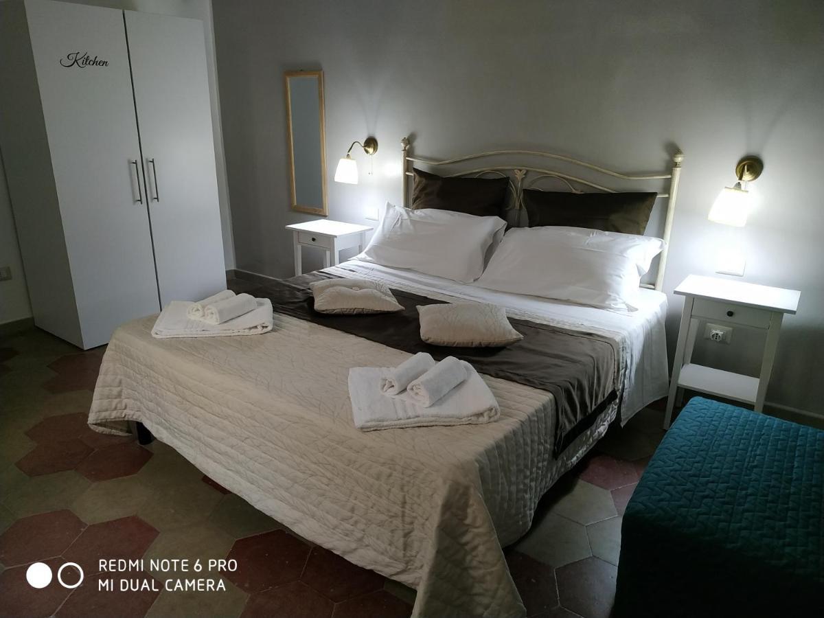 Le Suite Del Teatro Cucinino Privato Taranto Exterior photo