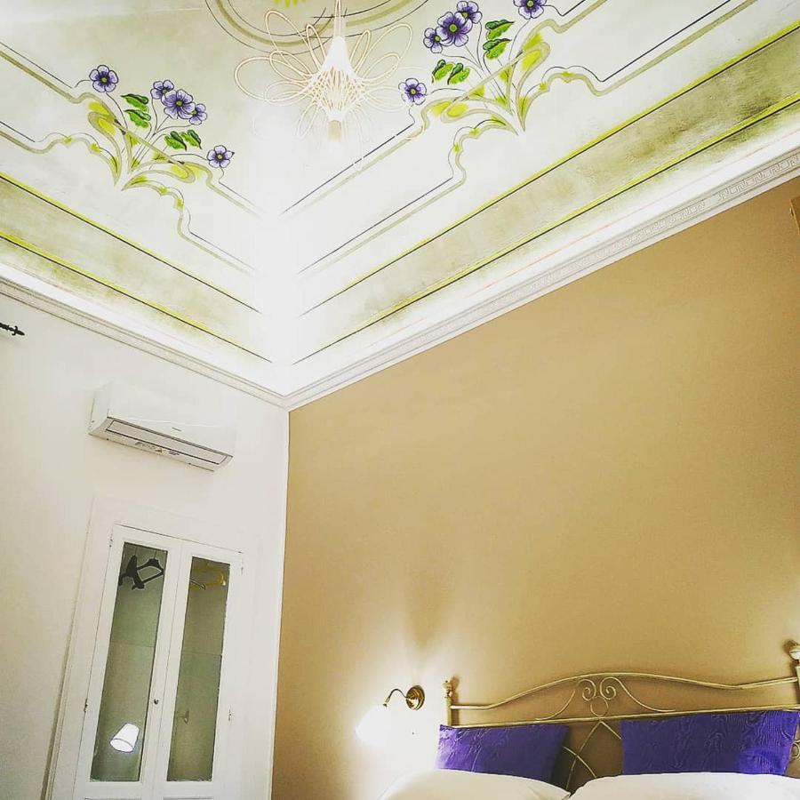 Le Suite Del Teatro Cucinino Privato Taranto Exterior photo