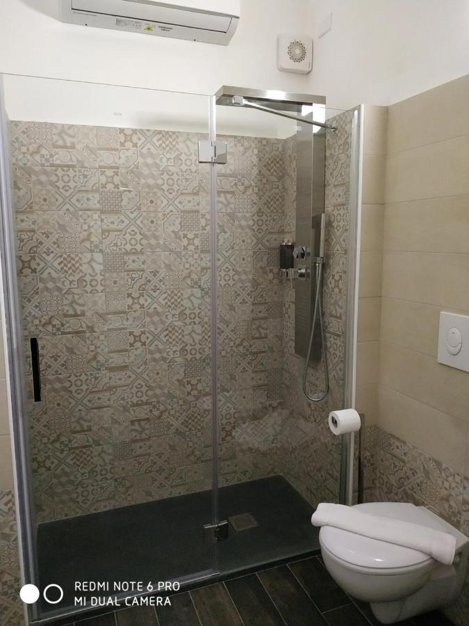Le Suite Del Teatro Cucinino Privato Taranto Exterior photo