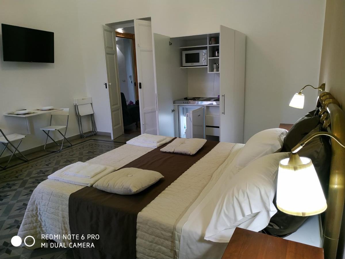 Le Suite Del Teatro Cucinino Privato Taranto Exterior photo