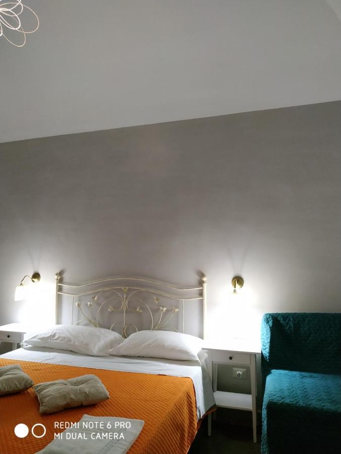 Le Suite Del Teatro Cucinino Privato Taranto Exterior photo