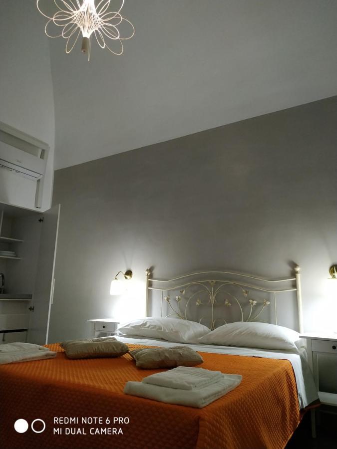 Le Suite Del Teatro Cucinino Privato Taranto Exterior photo