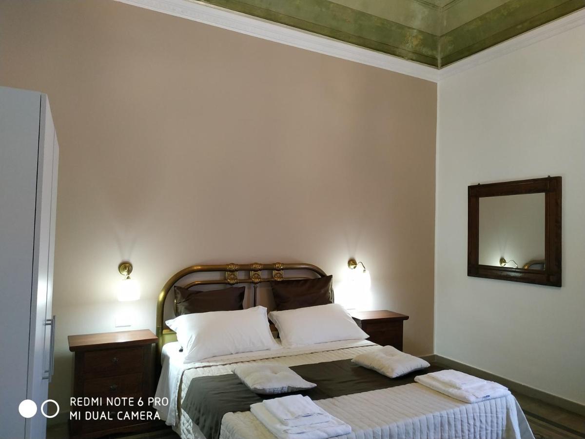 Le Suite Del Teatro Cucinino Privato Taranto Exterior photo