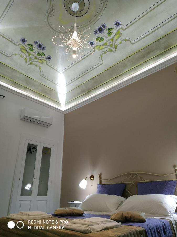 Le Suite Del Teatro Cucinino Privato Taranto Exterior photo